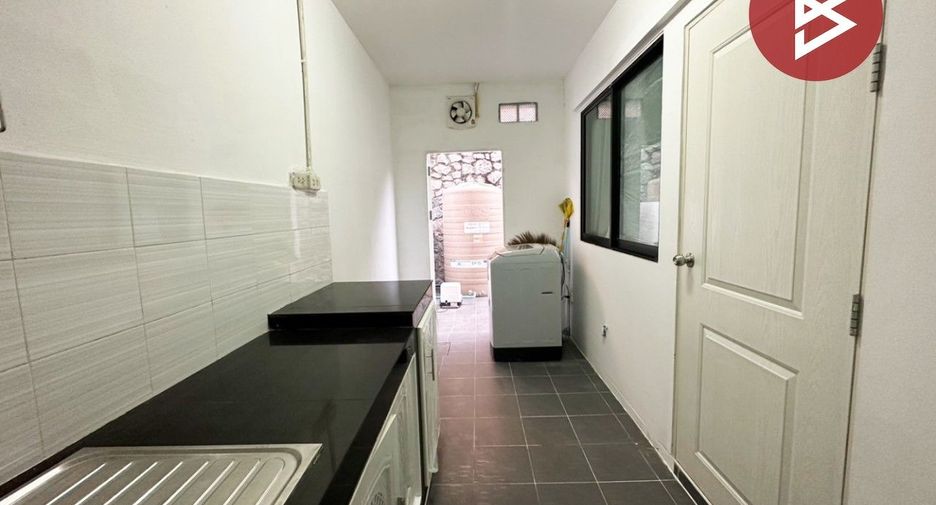For sale 2 bedrooms townhouse in Si Racha, Chonburi