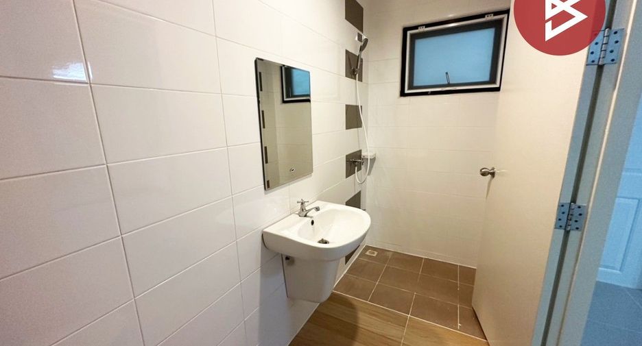 For sale 2 bedrooms townhouse in Si Racha, Chonburi
