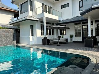 ให้เช่า 4 ห้องนอน บ้านเดี่ยว ใน วัฒนา, กรุงเทพฯ