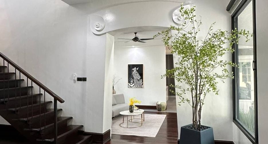 ให้เช่า 4 ห้องนอน บ้านเดี่ยว ใน วัฒนา, กรุงเทพฯ