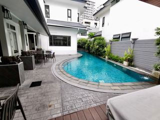 ให้เช่า 5 ห้องนอน บ้านเดี่ยว ใน วัฒนา, กรุงเทพฯ
