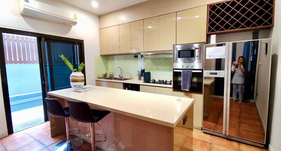 ให้เช่า 5 ห้องนอน บ้านเดี่ยว ใน วัฒนา, กรุงเทพฯ