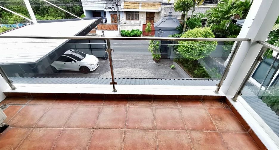 ให้เช่า 5 ห้องนอน บ้านเดี่ยว ใน วัฒนา, กรุงเทพฯ