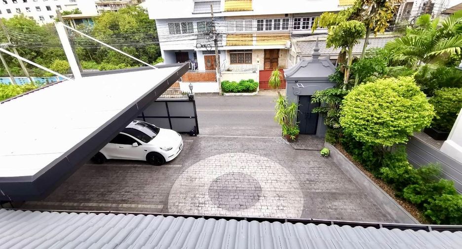 ให้เช่า 5 ห้องนอน บ้านเดี่ยว ใน วัฒนา, กรุงเทพฯ