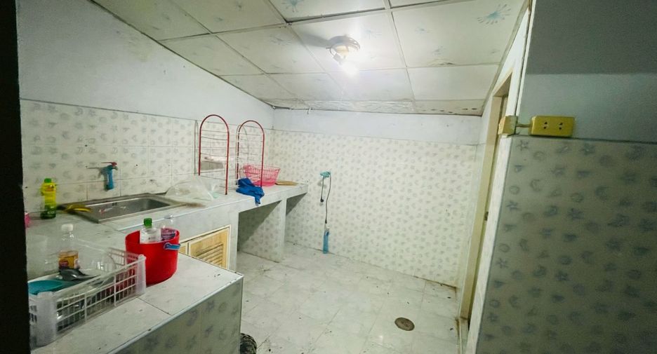 For sale 2 bedrooms townhouse in Mueang Lop Buri, Lopburi