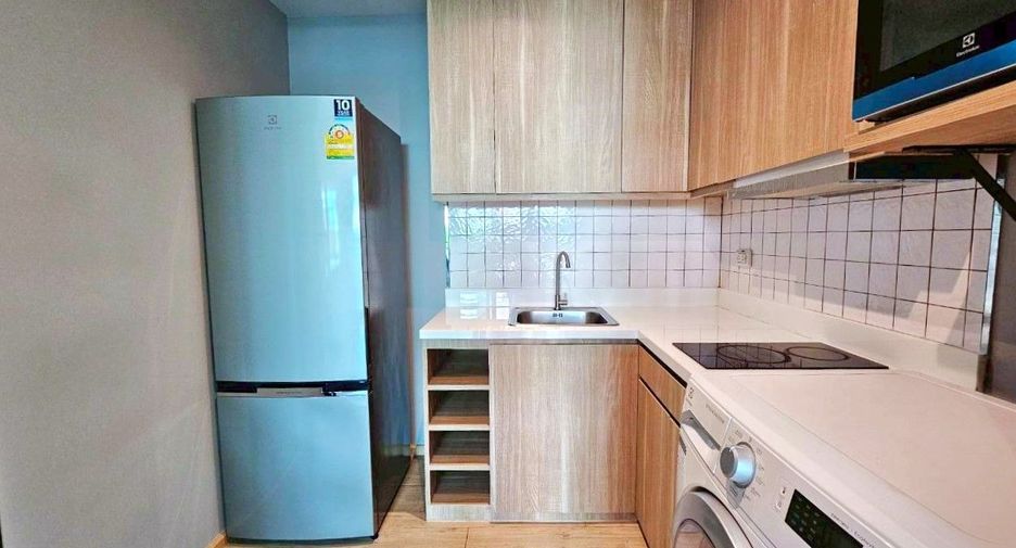 À louer 2 chambres appartement avec services à Khlong Toei, Bangkok