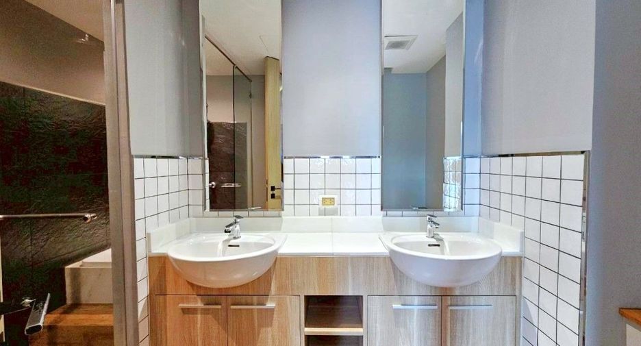 À louer 2 chambres appartement avec services à Khlong Toei, Bangkok