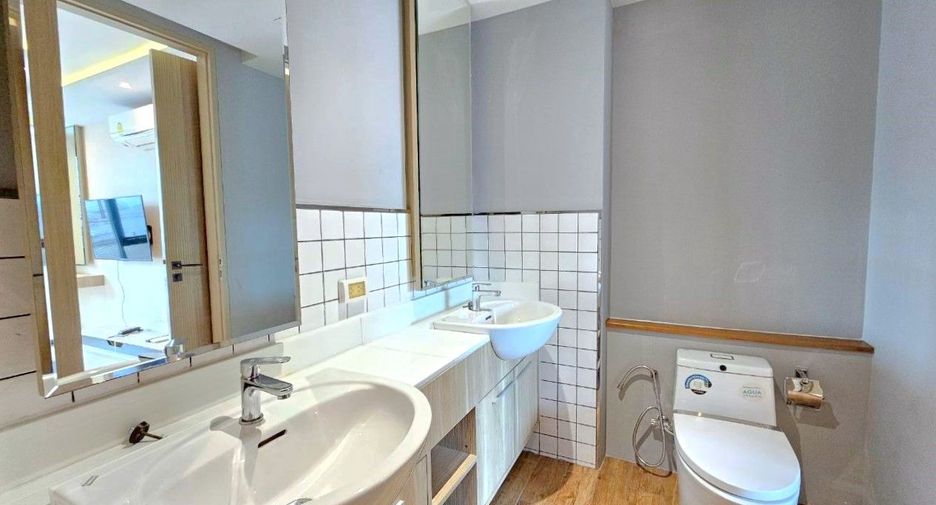 À louer 2 chambres appartement avec services à Khlong Toei, Bangkok