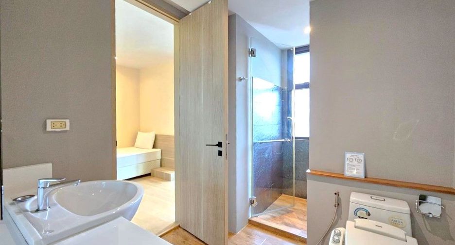 À louer 2 chambres appartement avec services à Khlong Toei, Bangkok