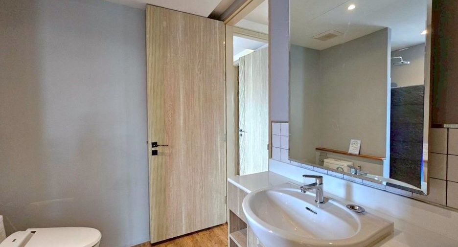 À louer 2 chambres appartement avec services à Khlong Toei, Bangkok