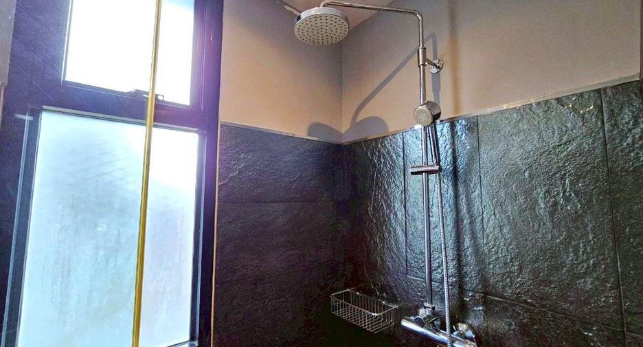 À louer 2 chambres appartement avec services à Khlong Toei, Bangkok