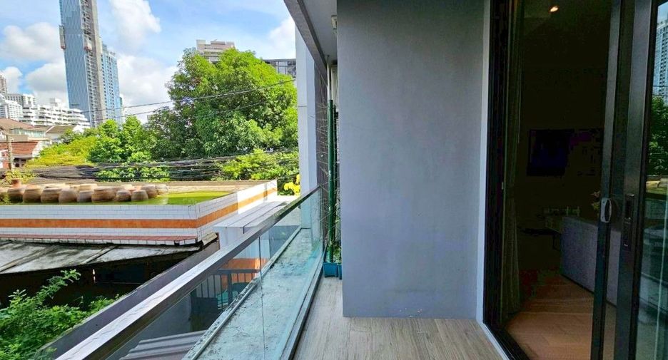 À louer 2 chambres appartement avec services à Khlong Toei, Bangkok