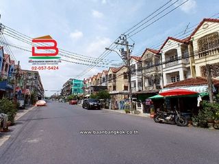For sale 4 bedrooms townhouse in Sai Mai, Bangkok