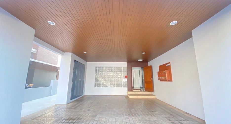 For rent 2 bedrooms office in Wang Thonglang, Bangkok