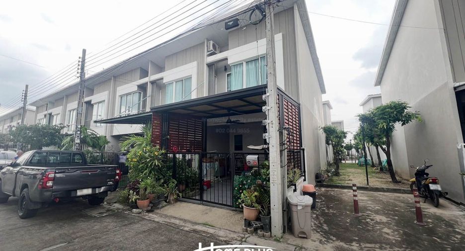 出售 2 卧室 联排别墅 在 Khlong Sam Wa, 曼谷