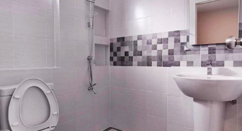 For sale 2 bedrooms townhouse in Bang Phli, Samut Prakan