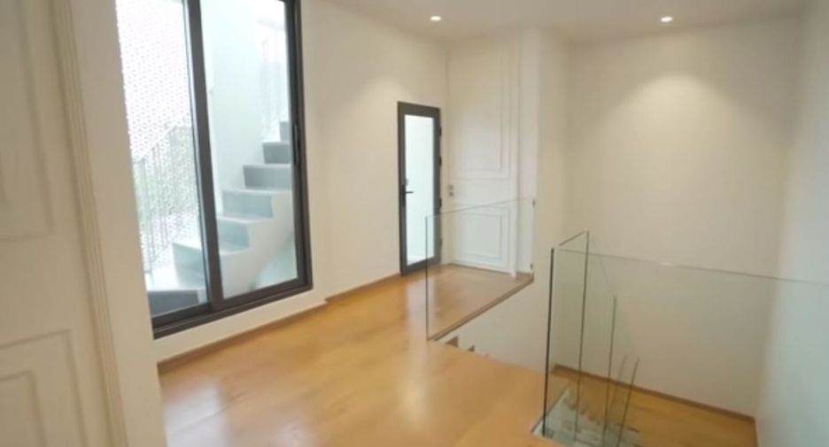 Haus zum Kauf mit 3 Zimmer in Watthana, Bangkok