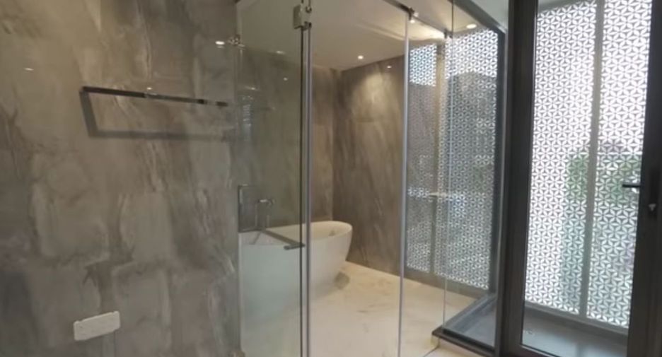 Haus zum Kauf mit 3 Zimmer in Watthana, Bangkok