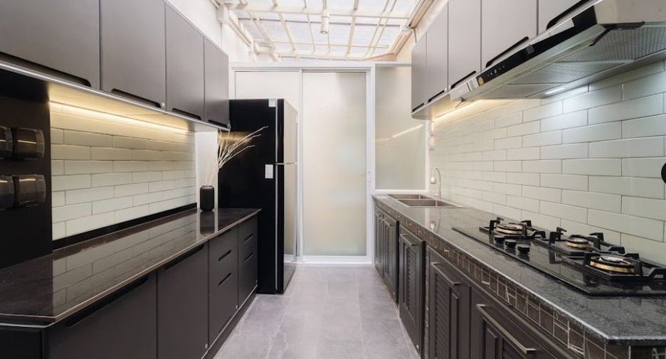 Haus zum Kauf mit 3 Zimmer in Watthana, Bangkok