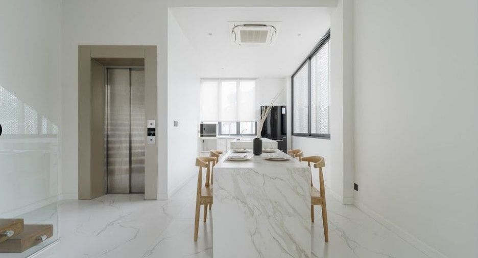 Haus zum Kauf mit 3 Zimmer in Watthana, Bangkok