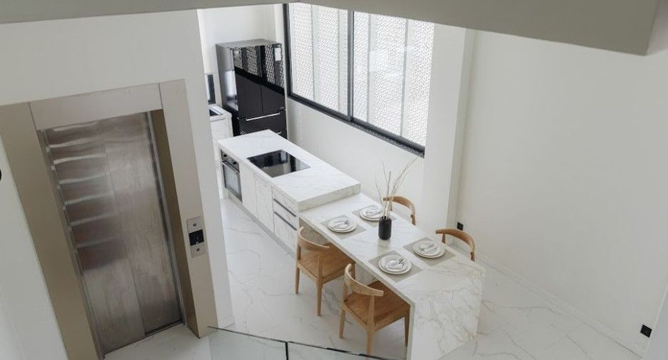 Haus zum Kauf mit 3 Zimmer in Watthana, Bangkok