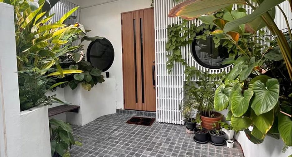 Casa adosada en alquiler de 2 habitaciones en Sathon, Bangkok