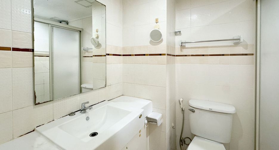 For sale 1 bed condo in Suan Luang, Bangkok