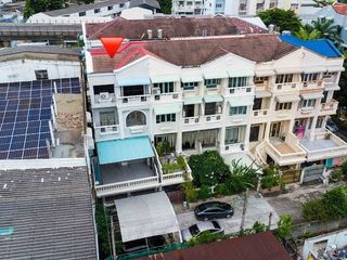 Casa adosada en venta de 5 habitaciones en Bangkok Yai, Bangkok