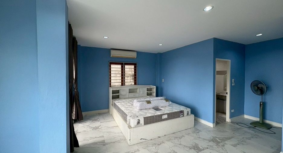 For sale 5 ベッドルーム townhouse in Bangkok Yai, Bangkok