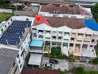Casa adosada en venta de 5 habitaciones en Bangkok Yai, Bangkok
