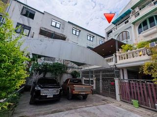 Casa adosada en venta de 5 habitaciones en Bangkok Yai, Bangkok