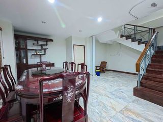 Casa adosada en venta de 5 habitaciones en Bangkok Yai, Bangkok