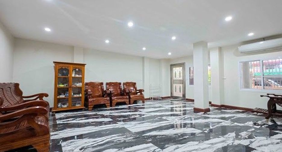 For sale 5 ベッドルーム townhouse in Bangkok Yai, Bangkok
