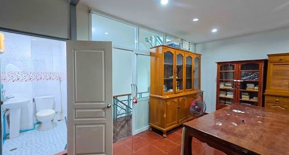 For sale 5 ベッドルーム townhouse in Bangkok Yai, Bangkok