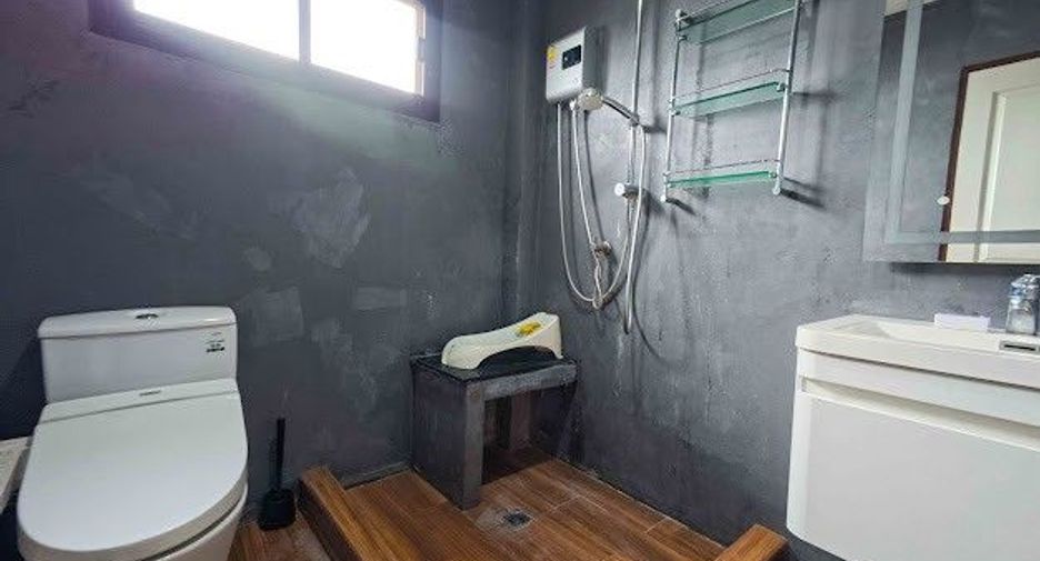 For sale 5 ベッドルーム townhouse in Bangkok Yai, Bangkok