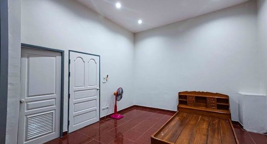 For sale 5 ベッドルーム townhouse in Bangkok Yai, Bangkok