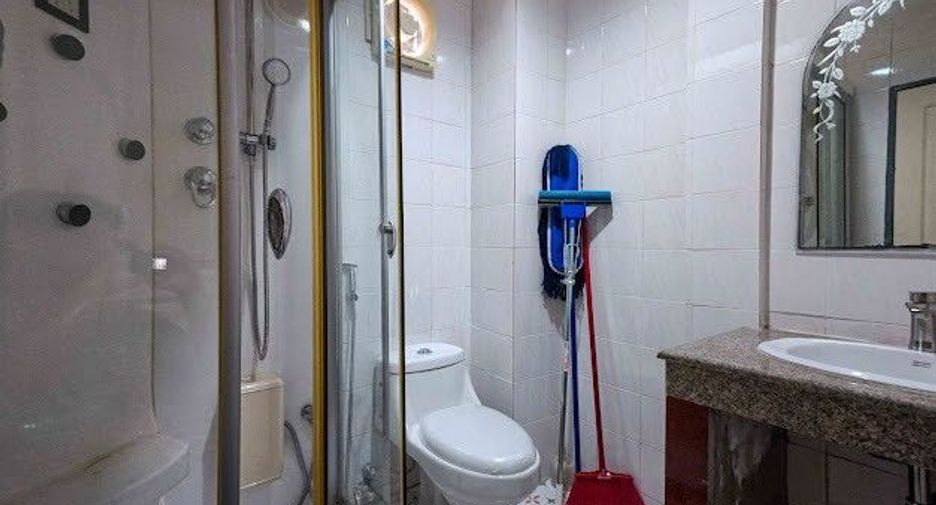 For sale 5 ベッドルーム townhouse in Bangkok Yai, Bangkok