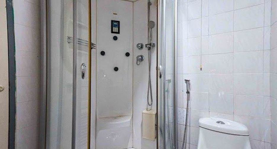 For sale 5 ベッドルーム townhouse in Bangkok Yai, Bangkok
