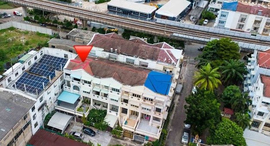 For sale 5 ベッドルーム townhouse in Bangkok Yai, Bangkok