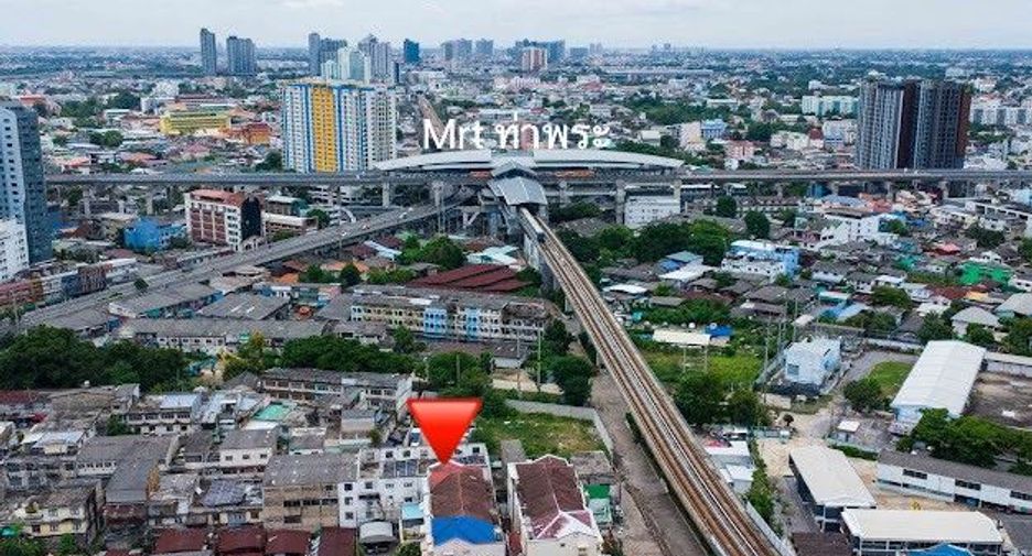 For sale 5 ベッドルーム townhouse in Bangkok Yai, Bangkok
