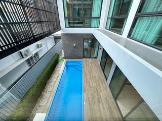 For rent 4 bedrooms house in Watthana, Bangkok