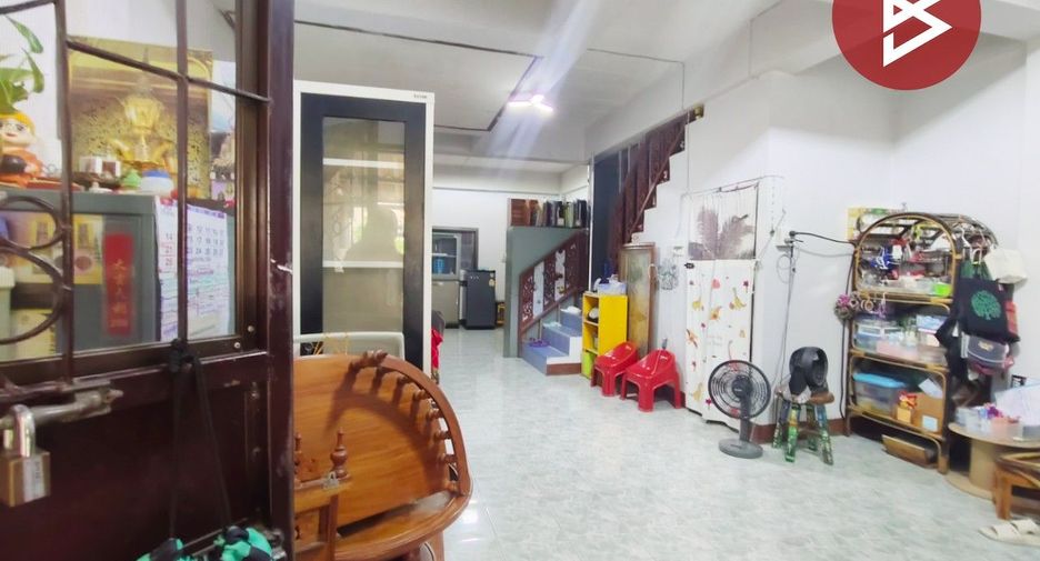 For sale 2 bedrooms townhouse in Mueang Uttaradit, Uttaradit