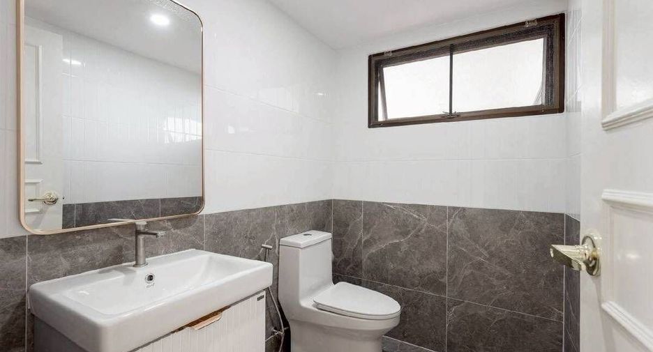 Продажа 3 спальни кондо в Щаттхана, Бангкок