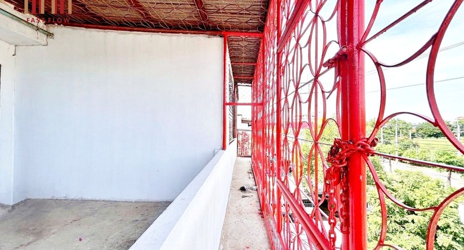 Local comercial en venta de 8 habitaciones en Lam Luk Ka, Pathum Thani