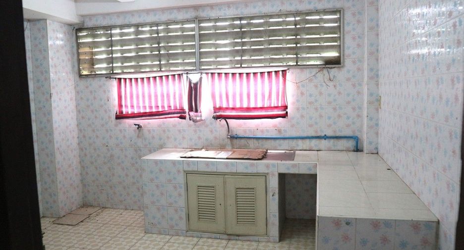 For sale 3 bedrooms retail Space in Bang Bon, Bangkok