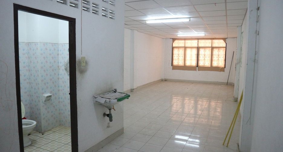 For sale 3 bedrooms retail Space in Bang Bon, Bangkok