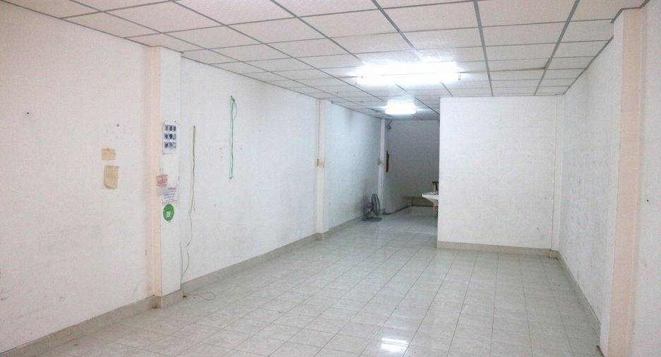 For sale 3 bedrooms retail Space in Bang Bon, Bangkok
