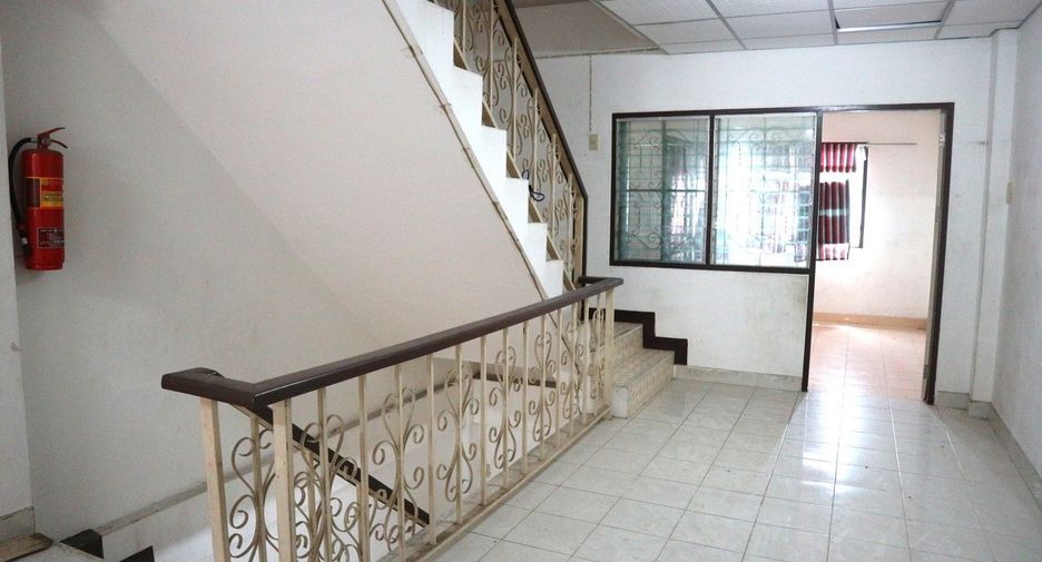 For sale 3 bedrooms retail Space in Bang Bon, Bangkok