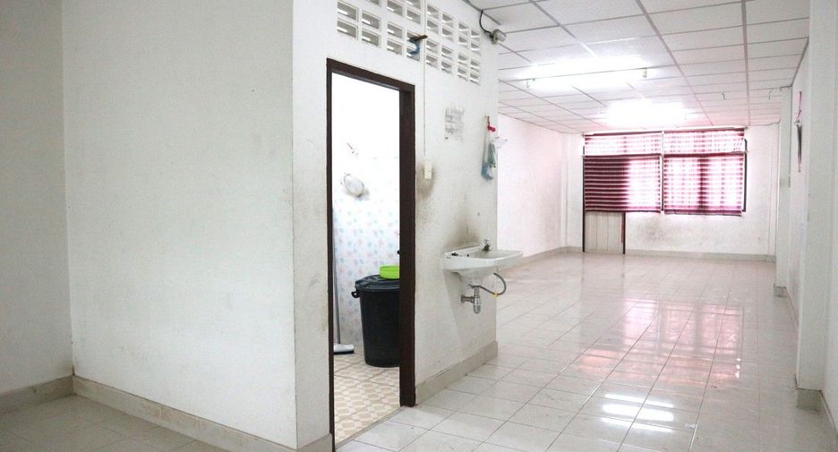 For sale 3 bedrooms retail Space in Bang Bon, Bangkok