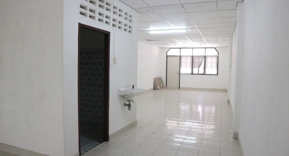 For sale 3 bedrooms retail Space in Bang Bon, Bangkok
